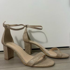 Ankis gold glitter heels 🤩✨